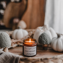 Kép betöltése a galériamegjelenítőbe: Sweet September — szójagyertya
