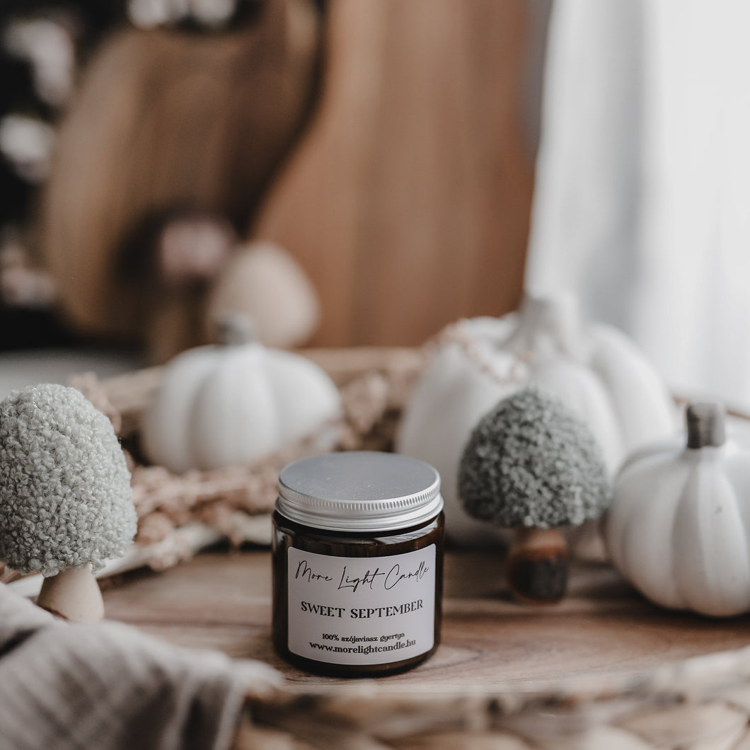 Sweet September szójaviasz gyertya — szilva & rebarbara, 120 ml, ámbra üveg
