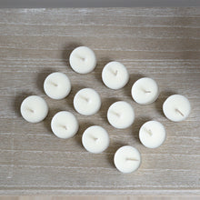 Kép betöltése a galériamegjelenítőbe: Illatmentes szójaviasz teamécses — 6 darabos csomag, kartondobozban (More Light Candle)
