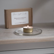 Kép betöltése a galériamegjelenítőbe: Illatmentes szójaviasz teamécses — 6 darabos csomag, kartondobozban (More Light Candle)
