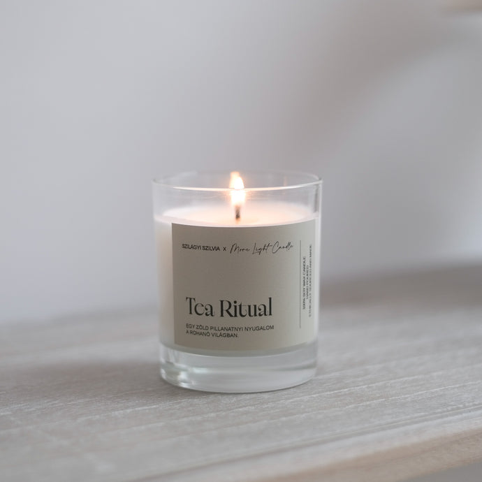 Tea Ritual gyertya letisztult enteriőrben — Szilágyi Szilvi × More Light Candle