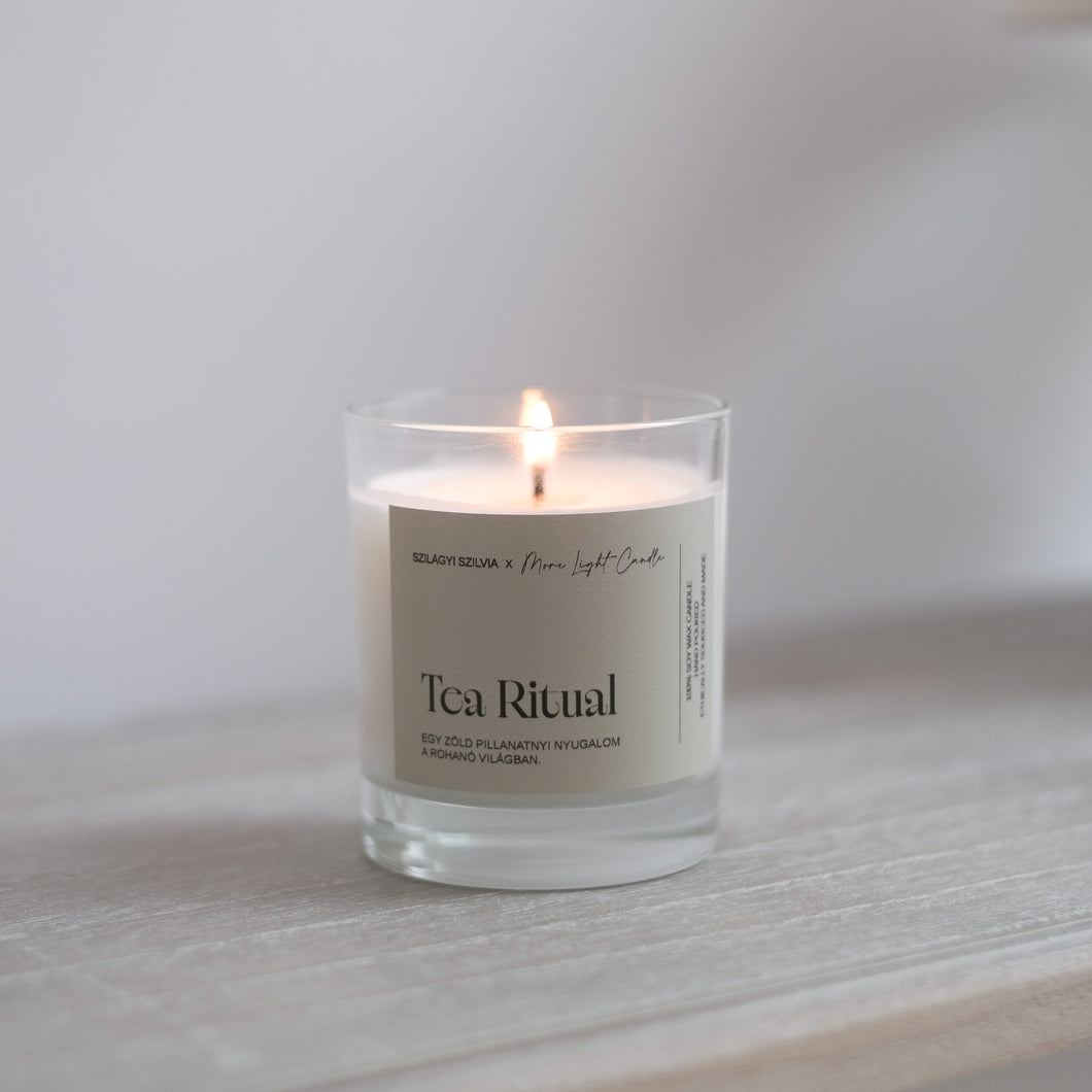 Tea Ritual gyertya letisztult enteriőrben — Szilágyi Szilvi × More Light Candle