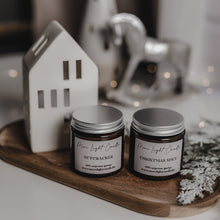 Kép betöltése a galériamegjelenítőbe: winter duo nutcracker és christmas spice illatgyertyák
