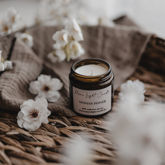Woman Power szójaviasz gyertya — jázmin, borostyán, cédrus, 120 ml, ámbra üveg