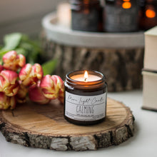 Kép betöltése a galériamegjelenítőbe: More Light Candle Calming szójaviasz illatgyertya
