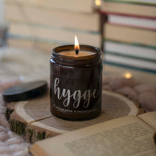 Kép betöltése a galériamegjelenítőbe: hygge  - 100% natúr szójaviasz illatgyertya (ámbra)
