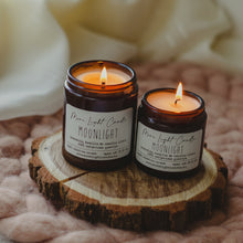 Kép betöltése a galériamegjelenítőbe: Moonlight kamilla, levendula, vanília illatú szójagyertya More Light Candle 
