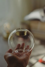 Kép betöltése a galériamegjelenítőbe: Üveg mécsestartó-gömb
